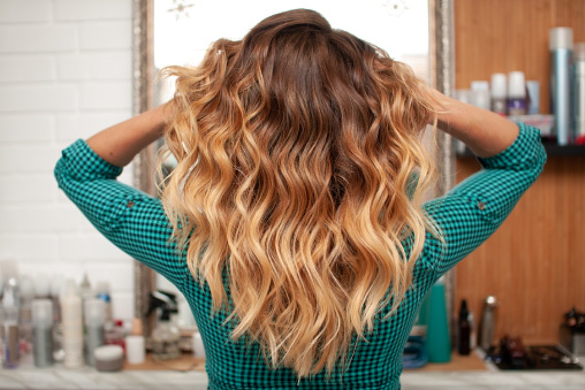 LoveHairCO's tweet image. Mermaid waves will always be in style. Allow us to perfect your look today! #ColorAndDesign #Balayage #Haircuts #Aurora