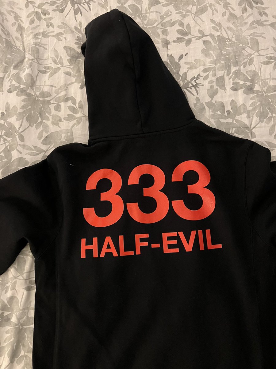 kactuzkickz's tweet photo. Yeah, I swear @HALFEVILCO dropped the Chicago exclusive Glow in the Dark hoodie in time for the Lost & Found release. Got the last size L too ๐๐ #333 #halfevil https://t.co/BqaqIjsPQw