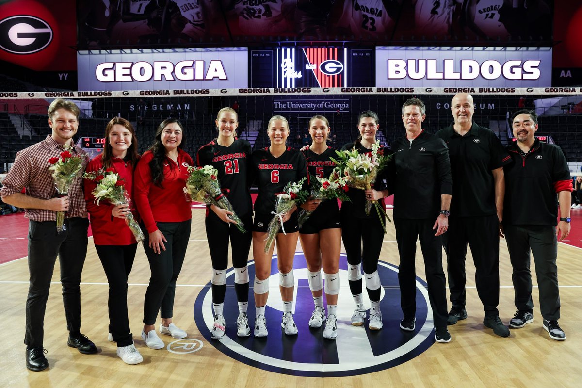 Thank you, seniors ❤️ 

#GROW | #GoDawgs