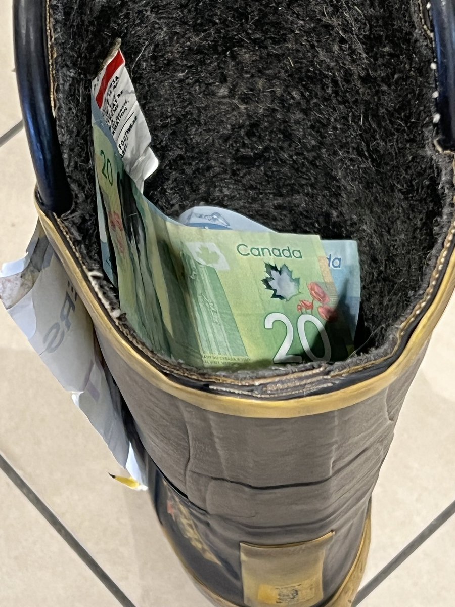 ShannonCByron's tweet image. Such a generous community! #BootToll #HuronHeights @LdnOntFire @LPFFA #ldnont #thankyou @nofrillsCA @Walmart