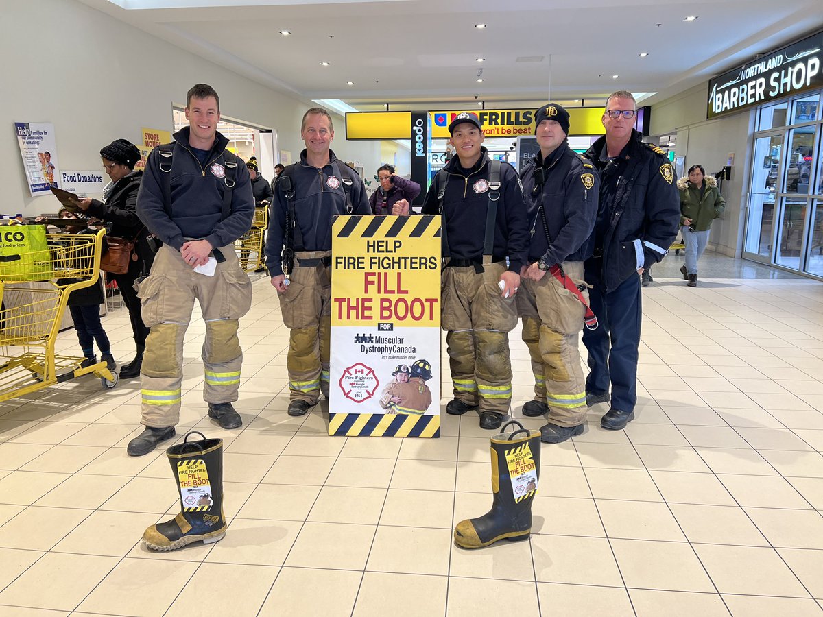 ShannonCByron's tweet image. Such a generous community! #BootToll #HuronHeights @LdnOntFire @LPFFA #ldnont #thankyou @nofrillsCA @Walmart