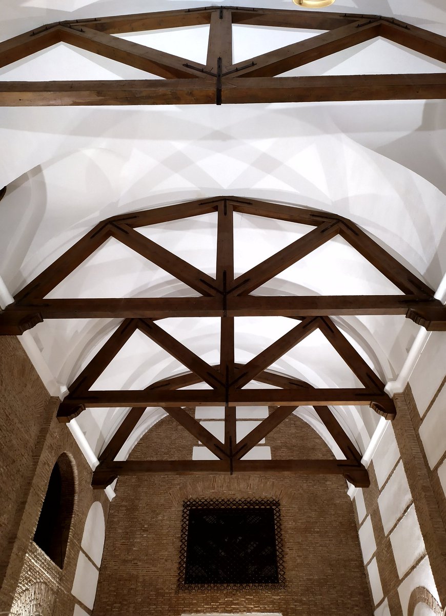 Buenas tardes, arquitectura de tradición mudéjar, iglesia del antiguo convento de San Juan de la Penitencia... #experiencias de Alcalá de Henares #AlcaláEnamora #DéjateLlevarAlcalá #turismocultural 🏛️🙋 #visitasguiadas 👉 <a href="/AlcalaTurismoY_/">Alcalá Turismo Y más</a> #España 📸 #Spain