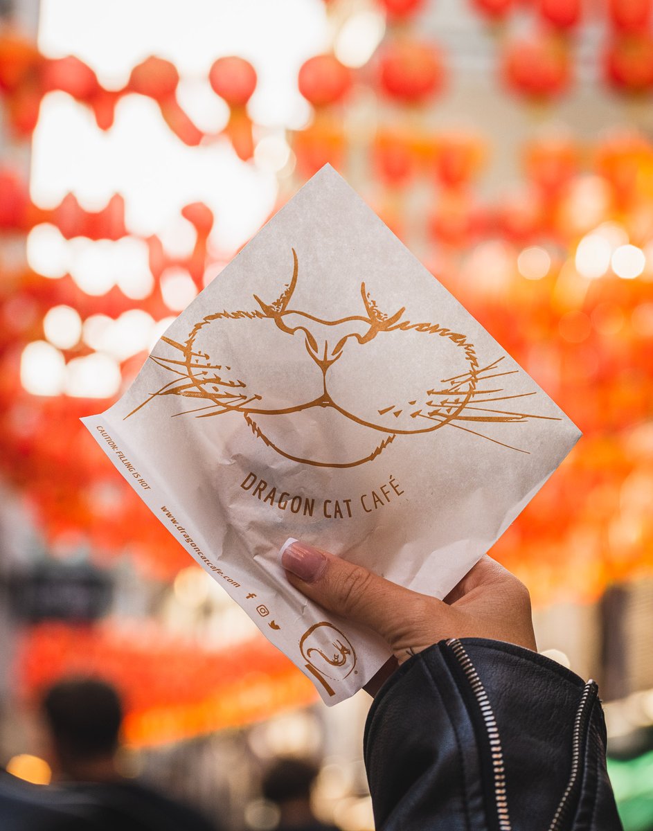 ChinatownLondon's tweet photo. Have you tried @dragoncatcafe.chinatown yet? The home of the humble wheelcake.

Wheelcakes are soft and fluffy Taiwanese pancakes filled with a creamy middle!

#wheelcake #chinatownlondon #dragoncatcafe #oreo https://t.co/knSuTtgfIl