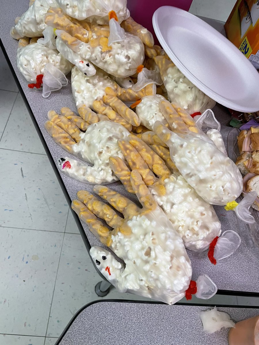 Our Friendsgiving was a huge success! We have so much to be thankful for this year, especially great snacks shared with our friends! <a href="/MrsZssp/">Jennifer Zanayed</a> <a href="/DaMr_C21/">Dave</a> #ASD4ALL <a href="/LakeParkASD4/">Lake Park Elementary School</a>