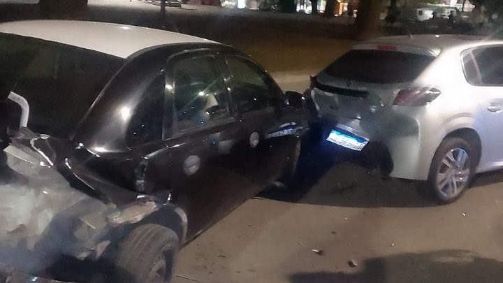 nandotocho's tweet photo. #LaPlata Se fugó de un control el Diagonal 74 y 10, chocó a dos autos estacionados en 13 y 44 y terminó preso en la Comisaría Primera. Por fantasma se pierde la apertura del mundial (?) https://t.co/3BxQWfZuOf
