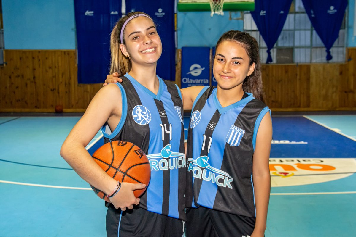ClubFerroDeOlav's tweet photo. #BasquetFemenino 🏀 Ferro presentó las camisetas de todas la categorías, inferiores y primera 🙌 La adquisición fue gracias al aporte de la subcomisión, padres y empresas, sin costo para las familias. 

👉 Este domingo, pre mini y mini viajan a Necochea para un encuentro 🙌 https://t.co/furBrqpdlv
