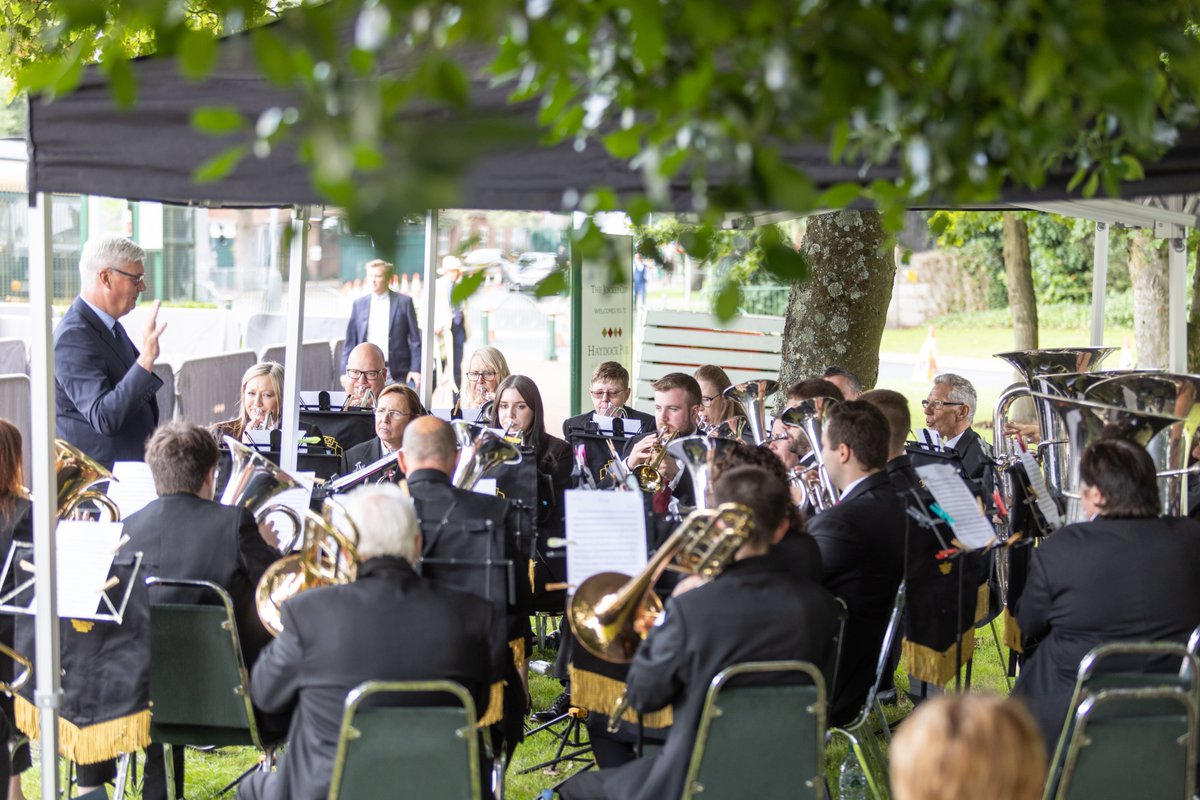 HaydockBand's tweet photo. Yet another fabulous day entertaining the huge crowds at @haydockraces A totally brilliant venue supporting the oldest community run group in St Helens. Very proud to work with them throughout the year. Bring on the next one #giddyup #haydock #beatingstrong #sthelens #yickers https://t.co/bvQBupN7YW