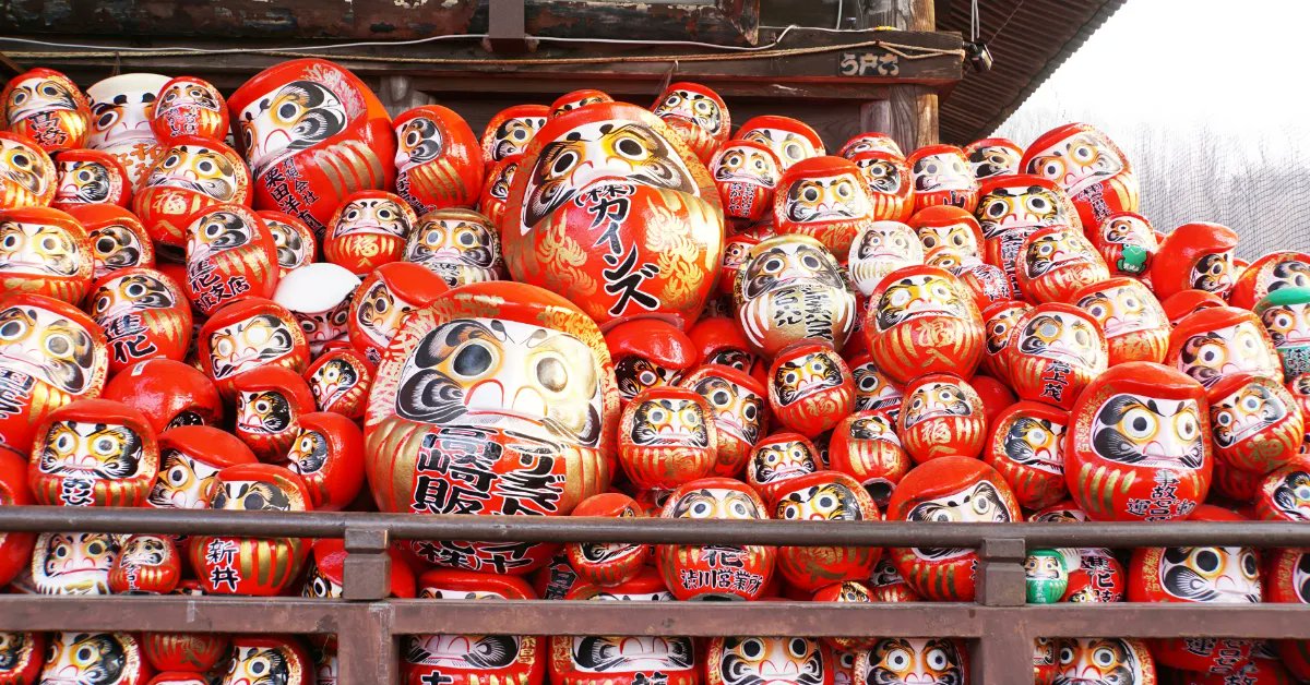 aufildujapon's tweet photo. Que diriez-vous d’une petite balade au temple Shorizan Darumaji à Gunma ? C'est un endroit ideal pour admirer les érables et acquérir un Daruma. https://t.co/C3WTKASWb5