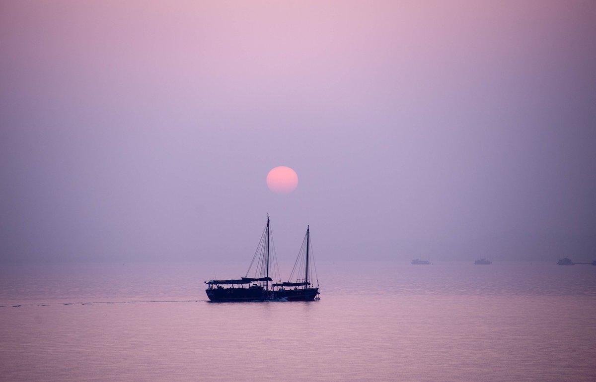 LightStalking's tweet photo. Today showcase theme is MINIMALISM. We will retweet all MINIMALIST images
ONE SHOT and OWN image please. No links 
Like and retweet your favs, drop us a follow too. #photo #photooftheday https://t.co/GjC5hDf4DO