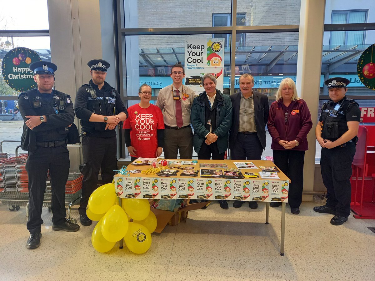 Absolutely brilliant to have the support of our local MP, Councillor Renyard, and Community Police Team for  Respect for Shopworkers Campaign
#respect22
<a href="/alanwhiteheadmp/">Alan Whitehead</a> <a href="/mrenyard/">Cllr. Matt Renyard</a> @SouthamptonCops <a href="/UsdawSouthern/">USDAW Southern</a> <a href="/UsdawUnion/">UsdawUnion</a>