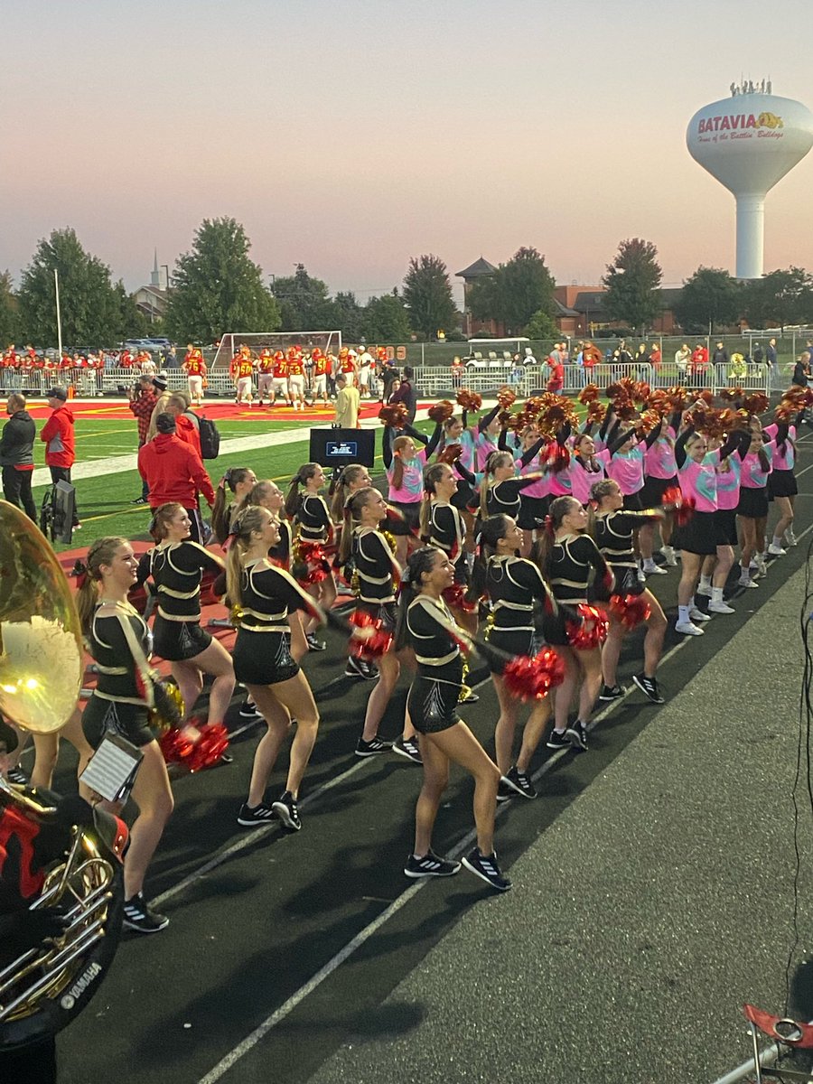 Good luck today <a href="/BataviaFootball/">Batavia Football</a>!!! Let’s bundle up at head to LZ Batavia!! These Bulldogs need loud and proud Batavia in full spirit mode!! That’s why they work all year for cold November 🏈 ! #Bulldogstrong #Bulldogproud #onemoreweek #roadtostate 🐾🏈❤️