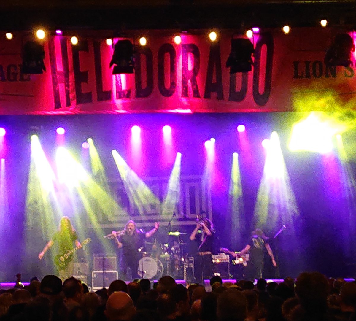 JoostSchreurs's tweet image. De sfeer zit er goed in op #Helldorado. Zeker na de show van Belgbazen @STAKE_BAND.