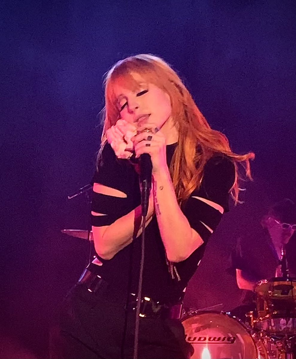 hayley's vocals tweet media