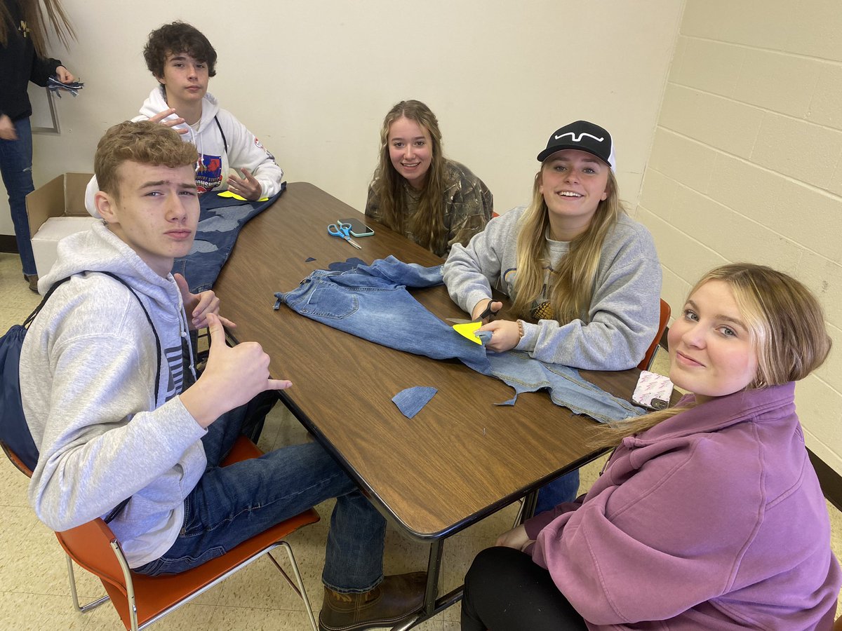 PendergrassAg's tweet photo. Community service project in the works at Camp Clements : Connect/ I am.  @SiegelHighStars @CteSiegel https://t.co/lwQeynpvo5