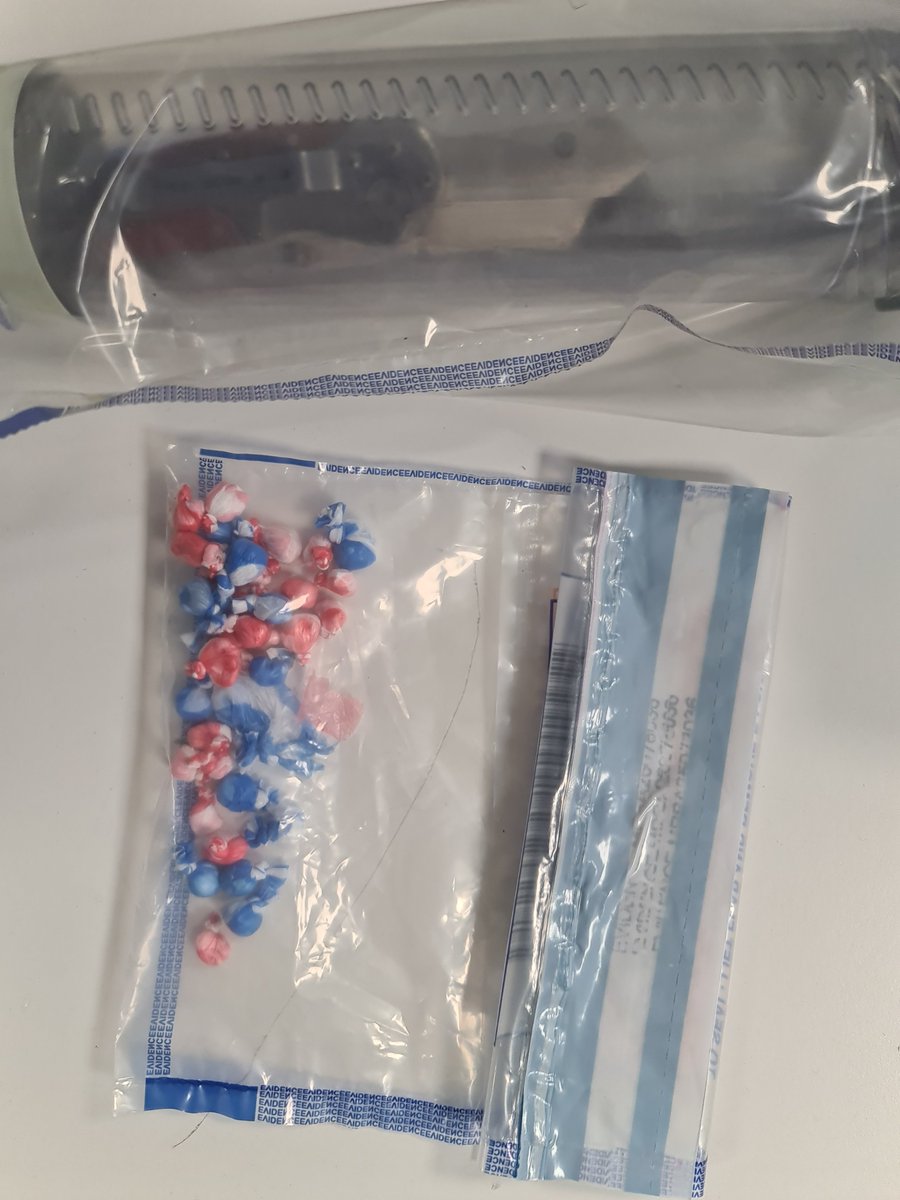 MPSTowerHam's tweet photo. #ASBTeam officers have been on pro-active patrol in E1 area, WHITECHAPEL HIGH STREET.
1xMale Arrested for Possession with intent to supply Class A drugs.
1xMale Arrested for Offensive Weapon, lock knife.
#OpNightingale https://t.co/bSE5wOAZt5