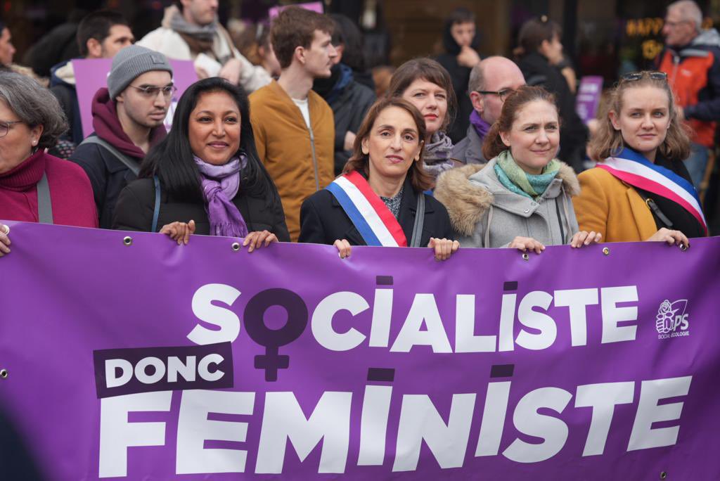 ACORDEBARD's tweet photo. ♀ Contre les violences faites aux femmes, contre les violences sexistes et sexuelles nous marchions aujourd’hui depuis la place de la République #NousToutes https://t.co/4Am2898hUU