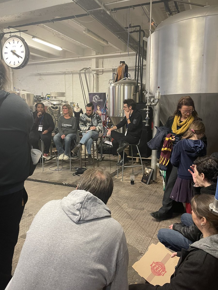 cbrossel's tweet photo. Au Salon Imagibière à la @BrasserieEtre, festival réunissant écrivains et acteurs à #Paris19 avec débats et animations artistiques autour de produits locaux de qualité 😋
Un événement inscrit dans une démarche écologique pour découvrir le #19eme autrement😍 #Fabriquer à @Paris https://t.co/6K3549kswA