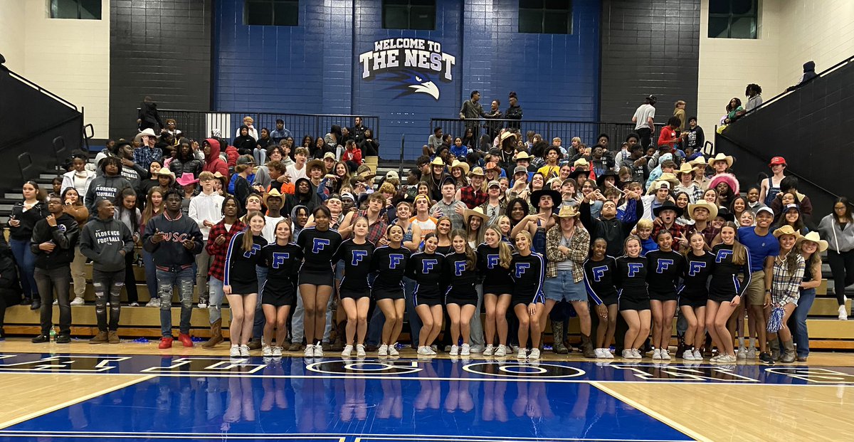 ThompsonRobin's tweet photo. @bugynyte1906 @fhsfalcons1 @FHS_Basketball0 They showed up! https://t.co/YoHlkgqDx0