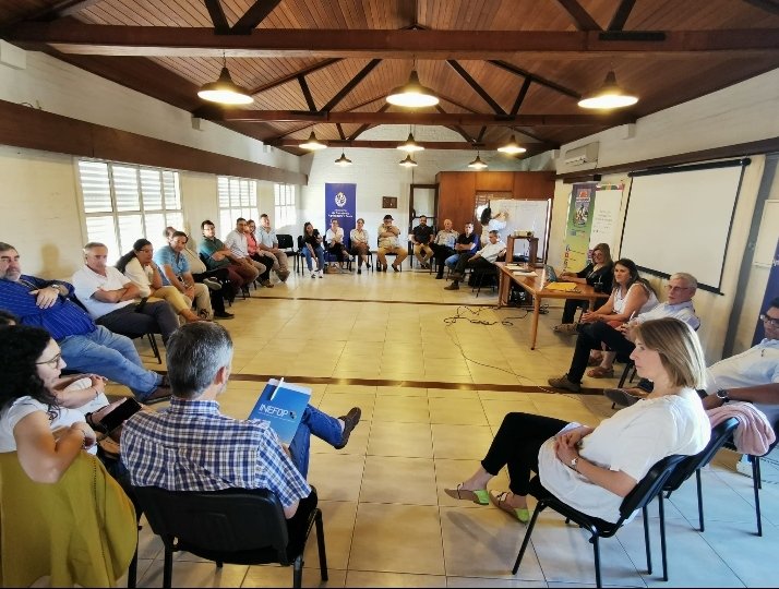 FORESTACION TACUAREMBO. Sábado con 33 grados temp, intenso diálogo con empresas y entrega de certificados a mujeres  en extracción mecanizada. Meta 3mil millones USD en exportación requiere capacitación <a href="/INEFOPoficial/">INEFOP</a> <a href="/MGAPUruguay/">MGAP</a> <a href="/spforestales/">Sociedad de Productores Forestales</a> <a href="/mercedesantia/">Mercedes Antía</a> <a href="/mfmaldonado_/">M.Fernanda Maldonado Ciceri</a>