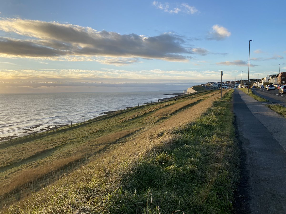preceptormel's tweet photo. Sunset run #Saltdean #Undercliff https://t.co/Zr25MFqnvJ