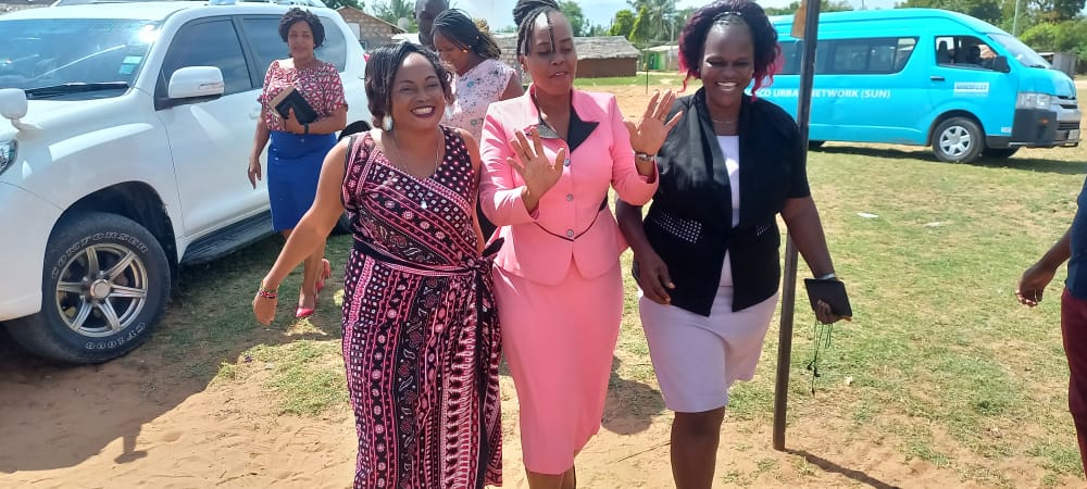 It was a pleasure meeting with Mr,<a href="/KennedyOdede/">Kennedy Odede</a>,CEO <a href="/hope2shine/">SHOFCO</a> where he sponsored and handed over a cheque to a group of women and  needy students at kilifi kiwandani...

This year  i will partner with almost 20 organisations globally to promote Girl child education.  #Kilifi