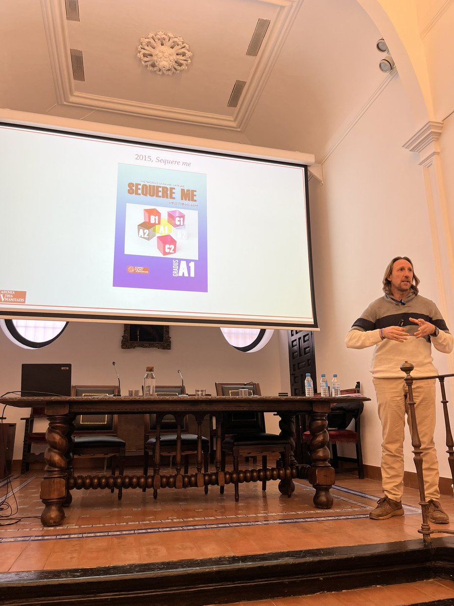 CulturaClasicaC's tweet photo. #NovaeViae Comenzamos las sesiones de la tarde con la ponencia de didáctica del Latín, impartida por Germán González Muñoz https://t.co/myemI1fqQx
