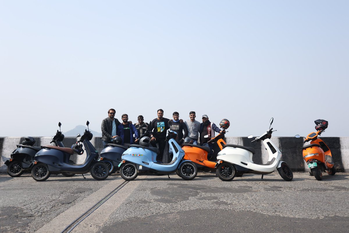 purveshprabhu's tweet photo. today’s journey of 157 kms from Mumbai To Pune was famous.
Special thanks to Hyper charging stations for making this journey possible.
HAD A WONDERFUL EXPERIENCE USING HYPER CHARGING POINTS. Charging speeds 50 kms in just 15 mins
@OlaElectric @bhash #endICEage #MissionElectric https://t.co/G3Ooc8AFdR