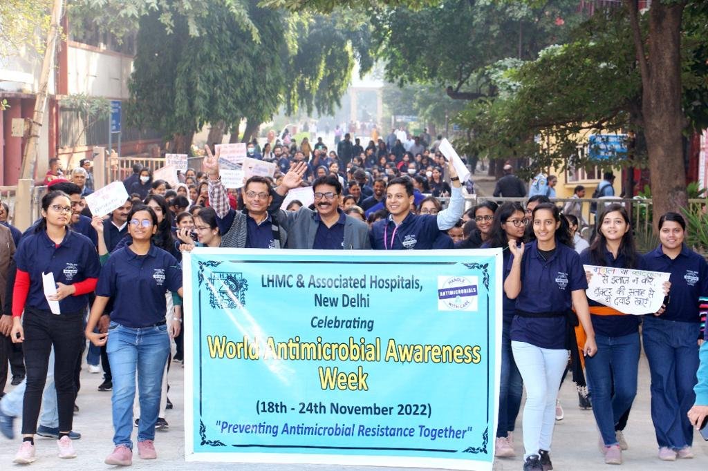 DirectorLHMC's tweet photo. LHMC is celebrating Antibiotic awareness week from 18-24 Nov,22. On this occasion, walkathon was organised which was kickstarted by Director, LHMC after administering antimicrobial pledge. Street play was organised which was appreciated by all including patients &amp; attendants. https://t.co/sbFwKnUw6J