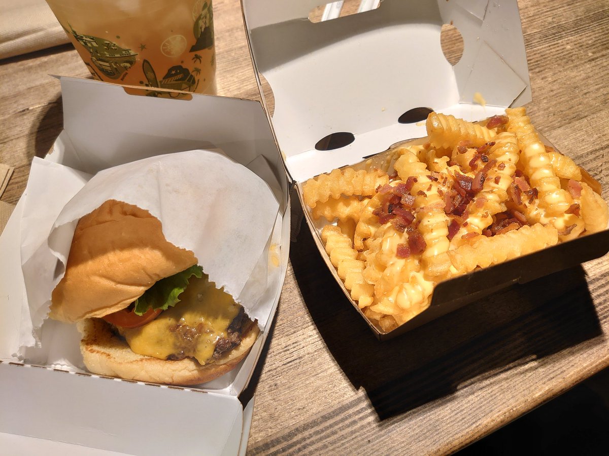 dpseti's tweet image. カリフォルニア出張も終わりなので思い出写真。ちなみにハンバーガーは写真の分で3000円...