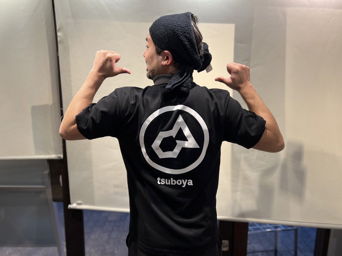 soyonuma's tweet photo. 明日に向けてぶりぶり仕込み終わって後は積み込むのみ！
元バンドマンのうちの部長さんがフェスって事でつぼT作っちゃいました👕
て事で、明日つぼやは麺と綿（100%）を販売致します！
これであなたもつぼやマニアだ！！
皆様どうぞよろしくです😊

#コネコレ 
#コネコレロック 
#つぼや 
#まぜ麺 https://t.co/D3JO3ZVmMG