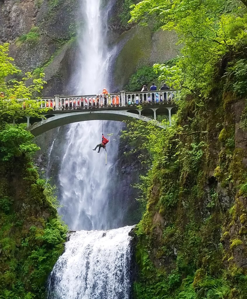 ForestServiceNW's tweet image. We’re so grateful for search &amp;amp; rescue personnel who are dedicated to finding stranded hikers, climbers or hunters. Let’s show our appreciate by being extra prepared for our adventures into the woods so they won’t have to come to the rescue today. bit.ly/3GtwnTw