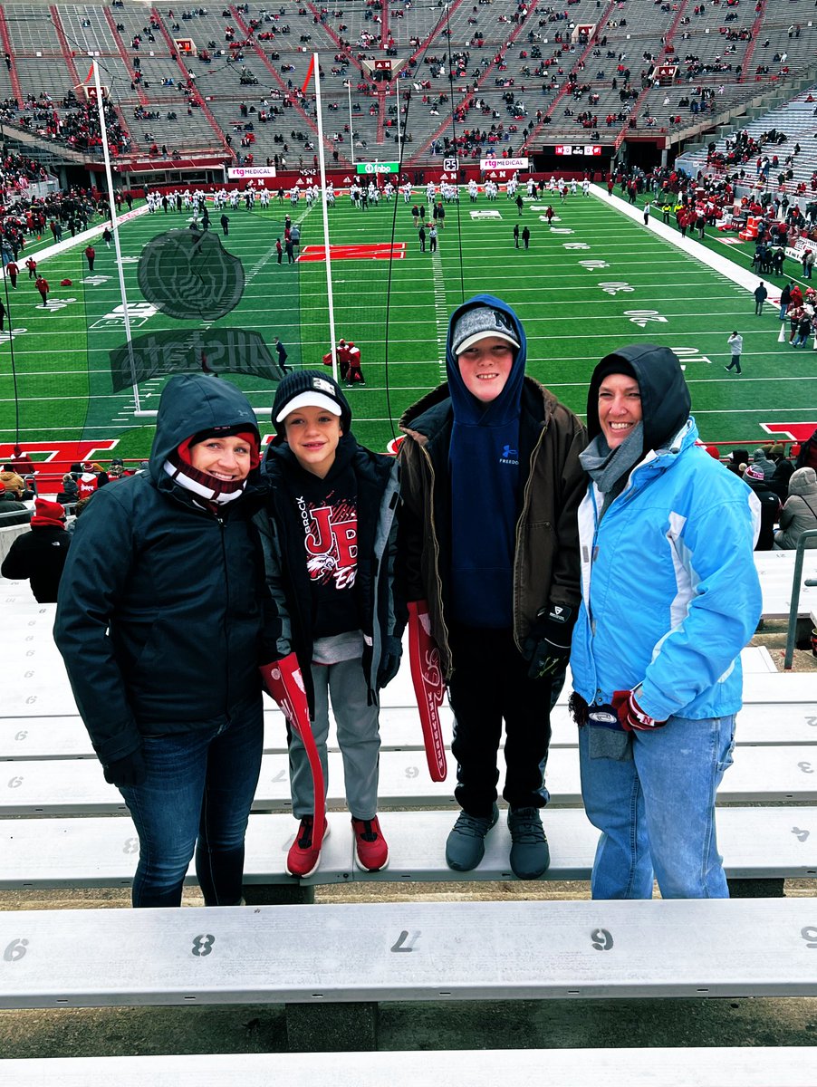 bdniss09's tweet photo. GO BIG RED!! #Huskers https://t.co/7Au0bBOnvv