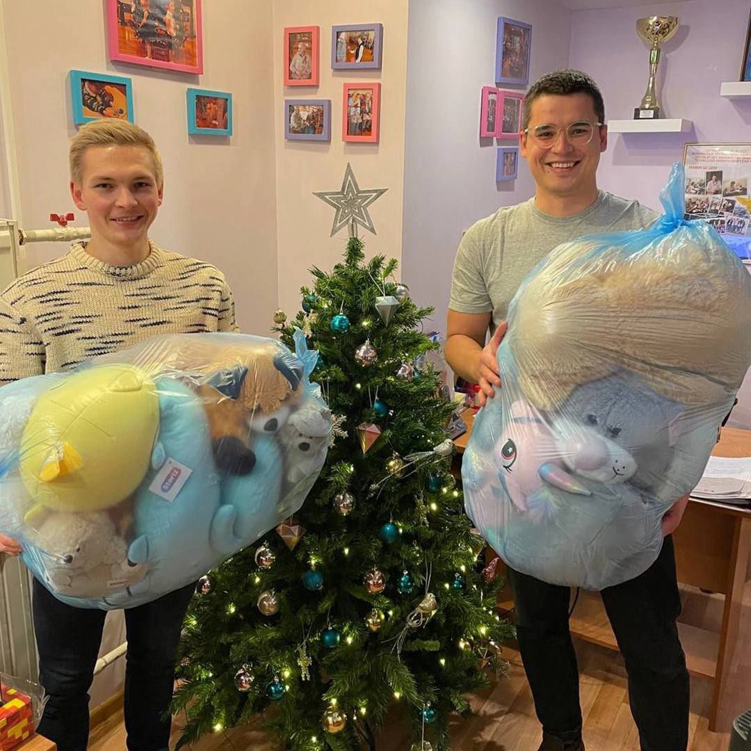 misha gifted his toys to the charity “mercy for children”. he is the trustee of this foundation 

credit: mirdetiam.ru/fond-actions/b…