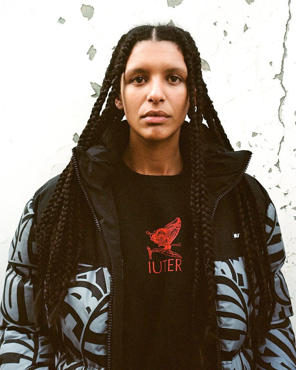 Rinascente's tweet photo. Da 20 anni @iuter detta le regole dello #streetwear, partendo da Milano per arrivare in tutta Italia. Nella nuova #FWcollection, i classici capi del brand vengono rivisitati con grafiche all’avanguardia. Vieni a trovarci in tutti gli store #Rinascente per scoprire di più! https://t.co/ZMKAloIKwW