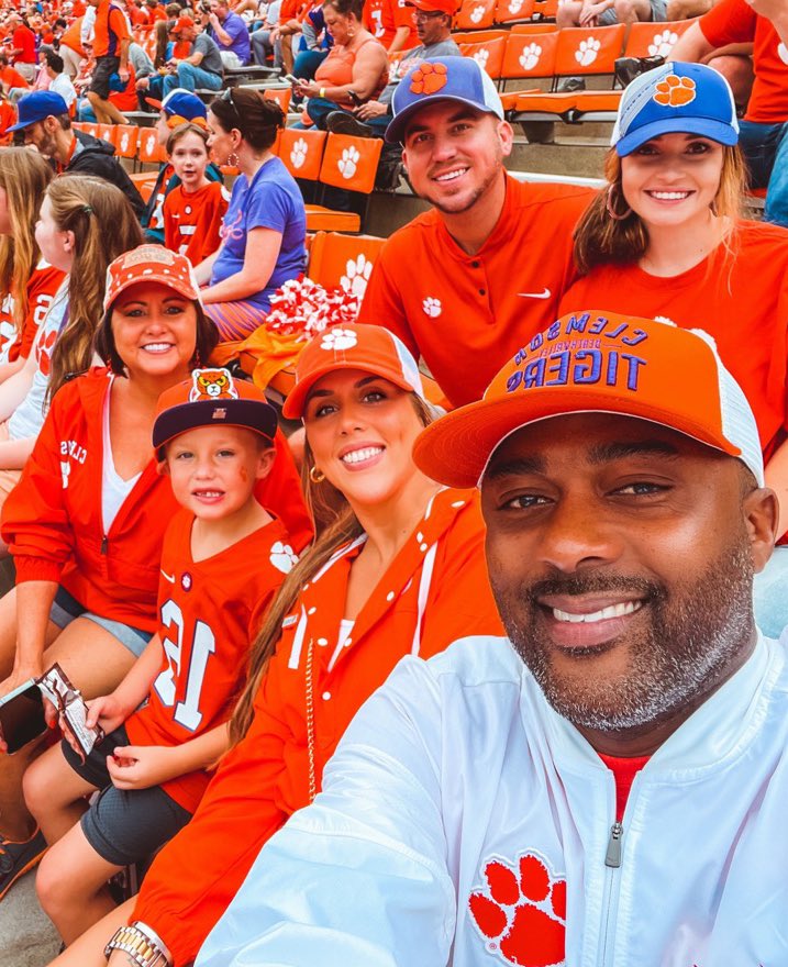 mackenziexsmith's tweet photo. @ClemsonFB @ClemsonUniv #bestinthegame #allin #clemsontigers https://t.co/JUnrhHC0Rr