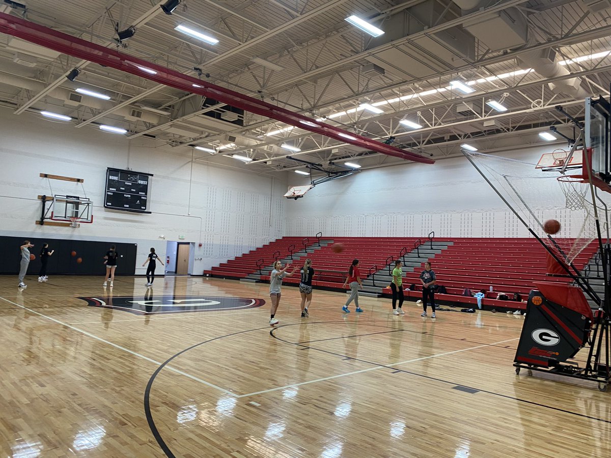GreenonGirlsBB's tweet image. Saturday Morning Practice after our first win:
#Film
#Donuts 
#ShootingMachine 

Congrats to the first two girls of the season for earning our team awards in last nights win against Oakwood. 

@avery_m21 Bell Award 
@AbbyWes72200294 Hammer Award

 #Theknightsway