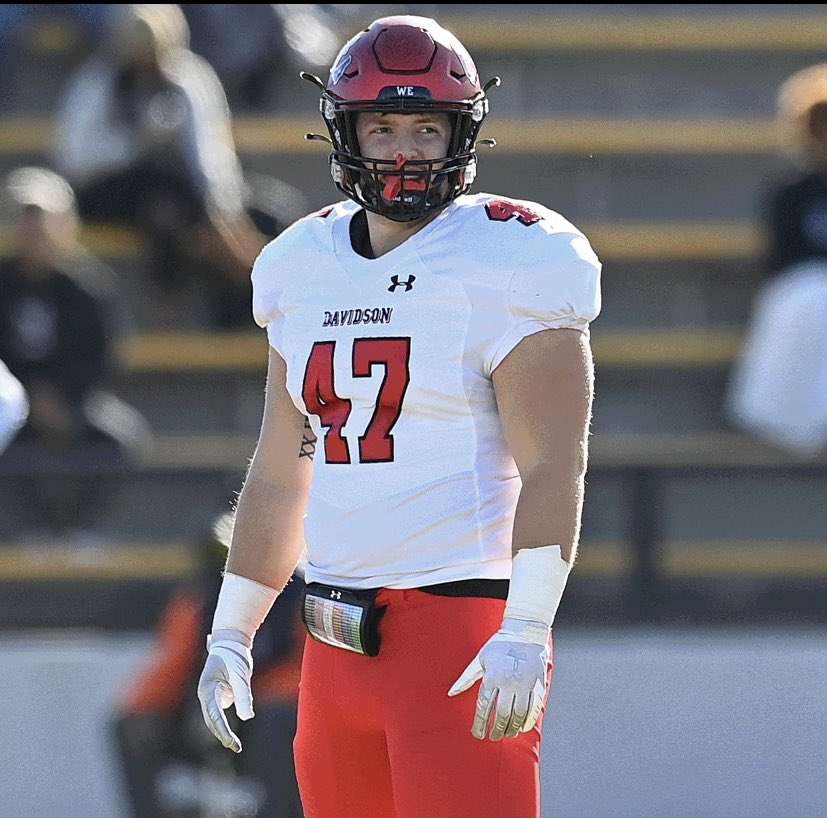 porter_abell8's tweet photo. These two seniors are some of the very best men you will ever meet. Also they aren’t half bad at football. They will be missed, lets keep this train rolling! 

@J15stylski @Lucas_Raber 

#WE #Seniorday #Hammers #Alwaysopen https://t.co/nAexCMEo2h