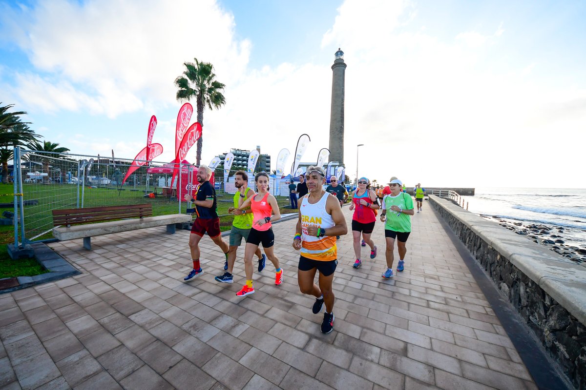 GCMMarathon's tweet photo. Empezamos el día calentando las piernas recorriendo los 3 primeros kilómetros de nuestro circuito 🏃

#ActiveRun como último entrenamiento para estirar músculos que culminó con un desayuno saludable para todos los participantes de la prueba reina del mañana 🙌

#GCMMarathon https://t.co/trBPzgu3Js