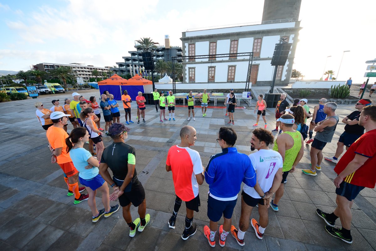 GCMMarathon's tweet photo. Empezamos el día calentando las piernas recorriendo los 3 primeros kilómetros de nuestro circuito 🏃

#ActiveRun como último entrenamiento para estirar músculos que culminó con un desayuno saludable para todos los participantes de la prueba reina del mañana 🙌

#GCMMarathon https://t.co/trBPzgu3Js