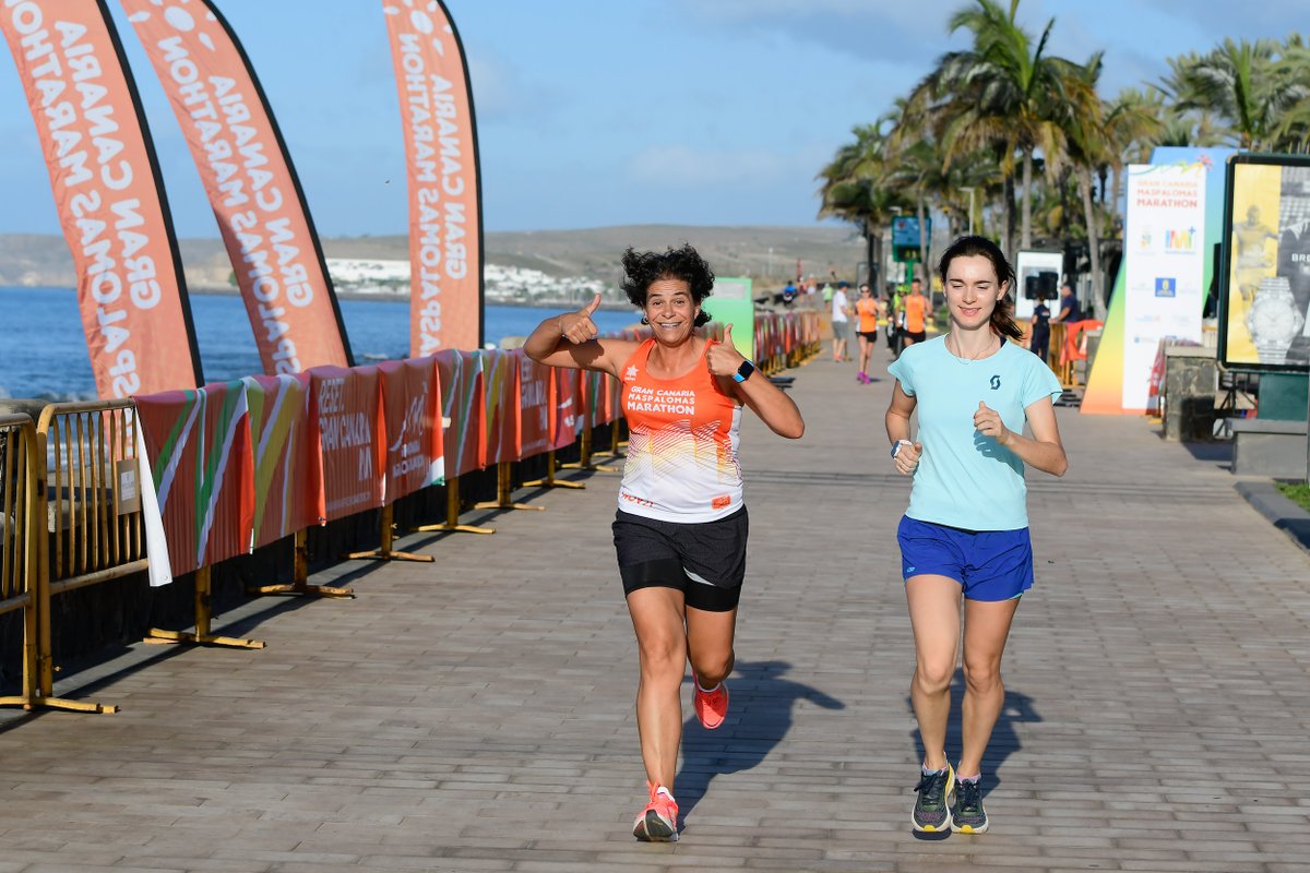 GCMMarathon's tweet photo. Empezamos el día calentando las piernas recorriendo los 3 primeros kilómetros de nuestro circuito 🏃

#ActiveRun como último entrenamiento para estirar músculos que culminó con un desayuno saludable para todos los participantes de la prueba reina del mañana 🙌

#GCMMarathon https://t.co/trBPzgu3Js