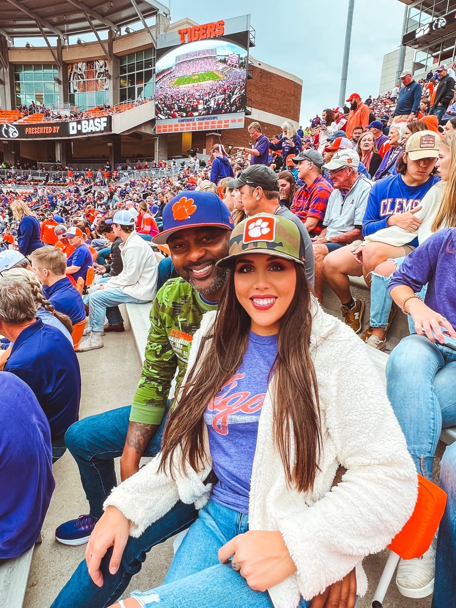 mackenziexsmith's tweet photo. @ClemsonFB @ClemsonUniv #bestinthegame #allin #clemsontigers https://t.co/1IZAXZNKr7