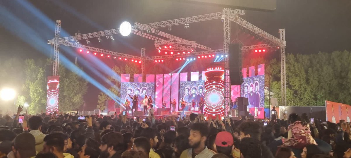 head_of_toys's tweet photo. Good food, great musical performances and a cozy atmosphere, this is @jazzpk #SoulFest. We will continue creating avenues for our youth &amp; families to enjoy the spirit of togetherness. Visit today with your loved ones in beautiful Lahore #DunyaKoBataaDo #JazzSuper4G https://t.co/cJa5LnMLDY