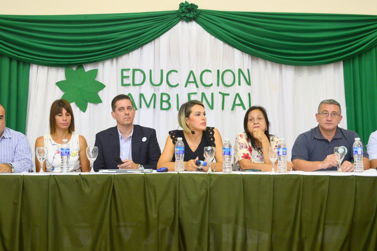 ArtuiLucila's tweet photo. La mejor plataforma @PlatGuacurari trabajar juntos para llevar lo mejor a cada usuario y participante de esta capacitación, es un privilegio @Ale1Pacheco1 @SofaStefan1 @veronica  @direcciondeTIC @gilsonb10 @LeandroAxelHR @GloriaBassoOk @marcosferro https://t.co/H94ddIlzzT