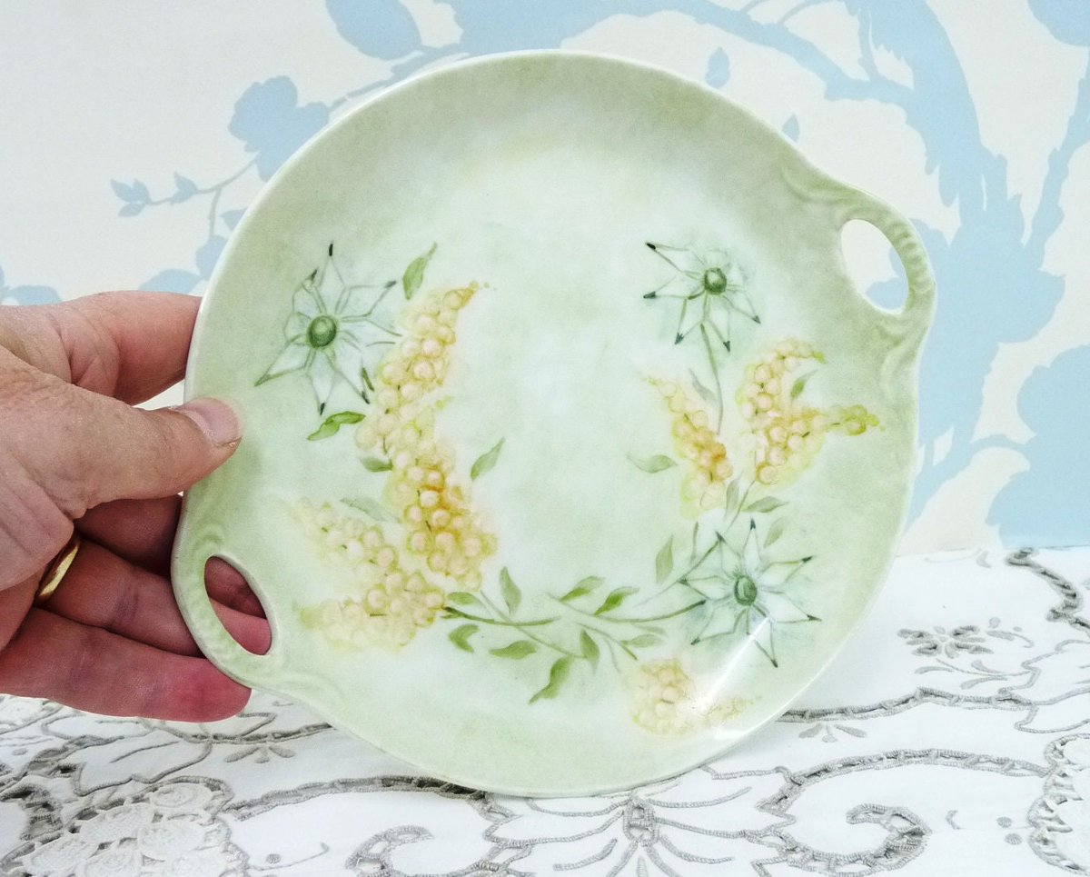 tigafi's tweet photo. Handled Dish, Hand Painted, Yellow Flowers, Green, Ceramic, China, Craftsman, Artisan, Keepsafe Dish, English Ceramics, Artisan Pottery https://t.co/TO8CDiSve6 #green #yellow #bedroom #handleddish #handpainted #yellowflowers #ceramic #china #craftsman https://t.co/QYOiVn4YWM