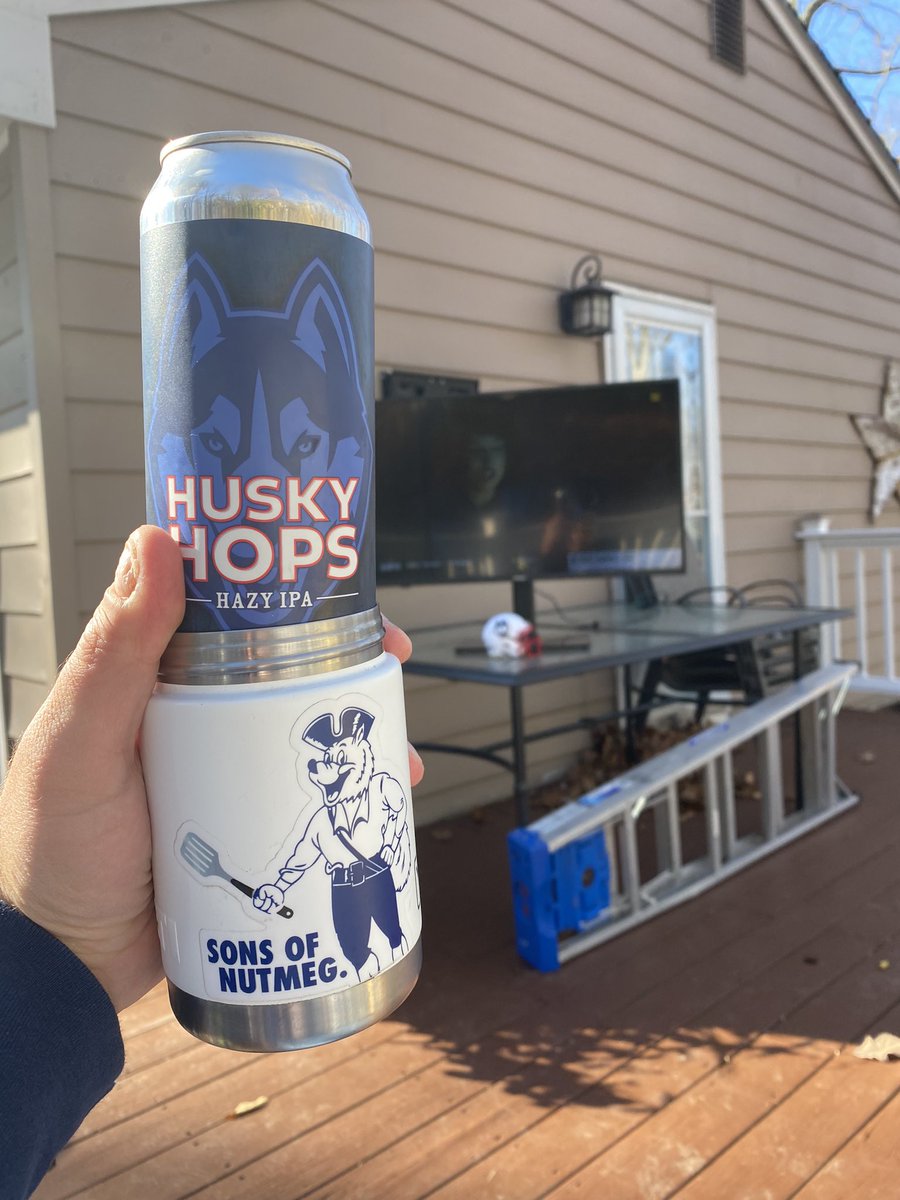 Pregame @KinsmenBrewing Husky Hops IPA 🍺 here’s to beating Army and continuing the #HuskyRevolution 🐺🏈