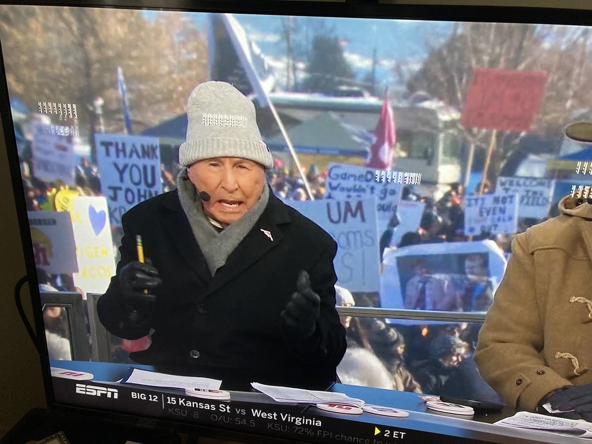 pattynyusa's tweet photo. @CollegeGameDay @KirkHerbstreit @ReceDavis #CoachCorso #LeeCorso #hallelujah He’s back!! https://t.co/pHk0lKFk4f