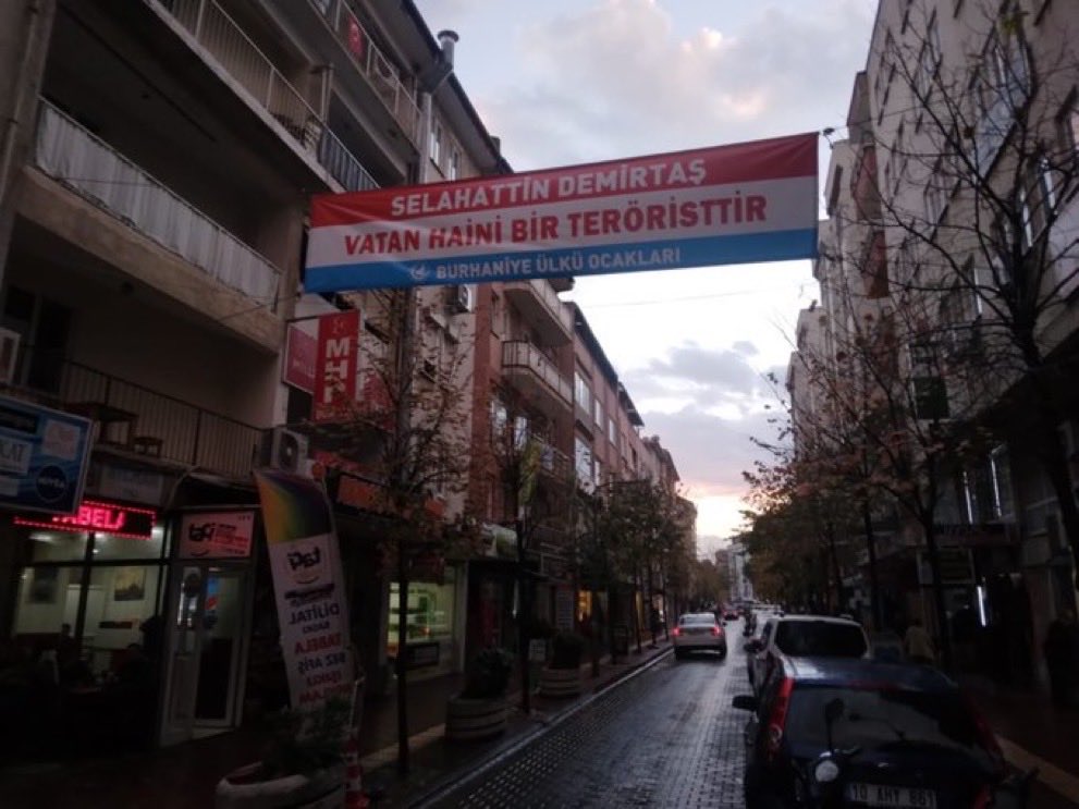 AbdullahZeydan's tweet photo. Sn Selahattin Demirtaş milyonların gönlünde taht kuran çok  asil,dürüst,fedakar,cesur,gurur duyduğumuz bir yoldaşımızdır.Size inat Demirtaş ve yoldaşlarının savunduğu fikriyat bu ülkeye tolumsal barışı ve birlikte onurlu özgür yaşamı getirecektir. #SelahattinDemirtaşOnurumuzdur https://t.co/o98zLmhGl8