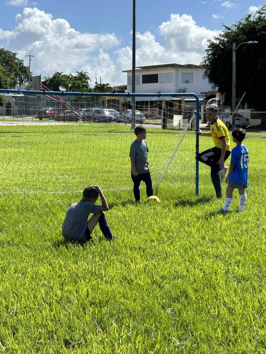 PalFutbolitoNFT's tweet photo. Seguimos y no vamos a parar. Aquí el mercado crypto no nos importa, lo que nos importa es cumplir con la utilidad de llevarle fútbol a los niños todos los meses. ⚽️🏆🏟️ @soyjul114 https://t.co/qAt04504vG