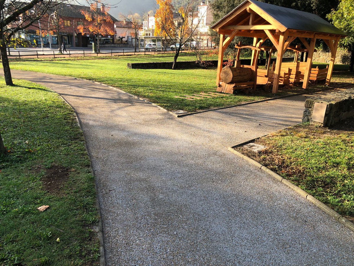 Pallerolstuit's tweet photo. 📣 S’ha procedit a la cimentació dels passos al parc de Mas Rostoll, amb l’objectiu de facilitar l’accés a persones amb mobilitat reduïda. Per un Sant Feliu més inclusiu. 👩🏻🦽
#santfeliudepallerols #parcinclusiu #parcinfantil #parcmasrostoll https://t.co/4rJWNzFD7r