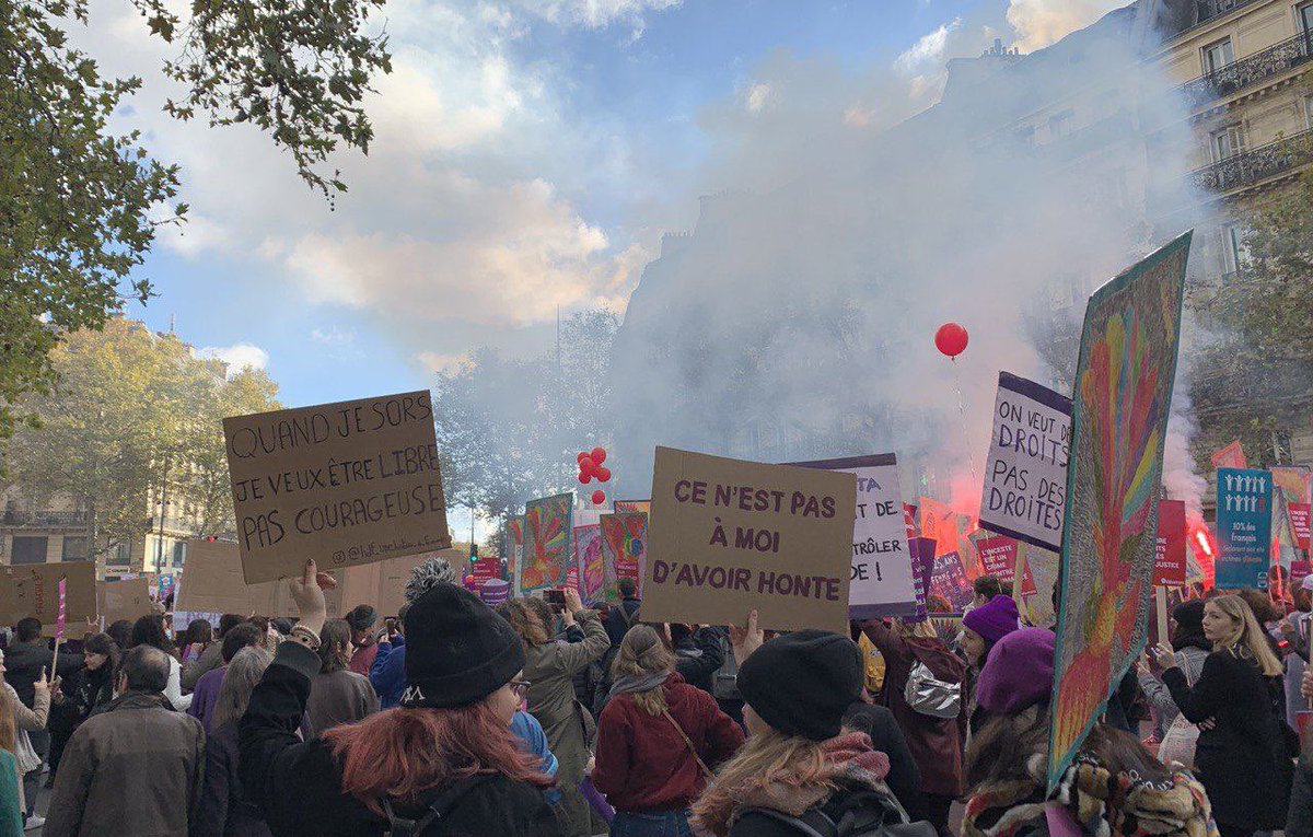L_insoumission's tweet photo. 🔴 Une foule impressionnante a déferlé dans Paris et dans tout le pays cet après-midi lors de la manifestation contre les violences sexistes et sexuelles. #VSS 

Le collectif #NousToutes demande 2 milliards d’euros pour y mettre fin. https://t.co/ObkyNz8Tws